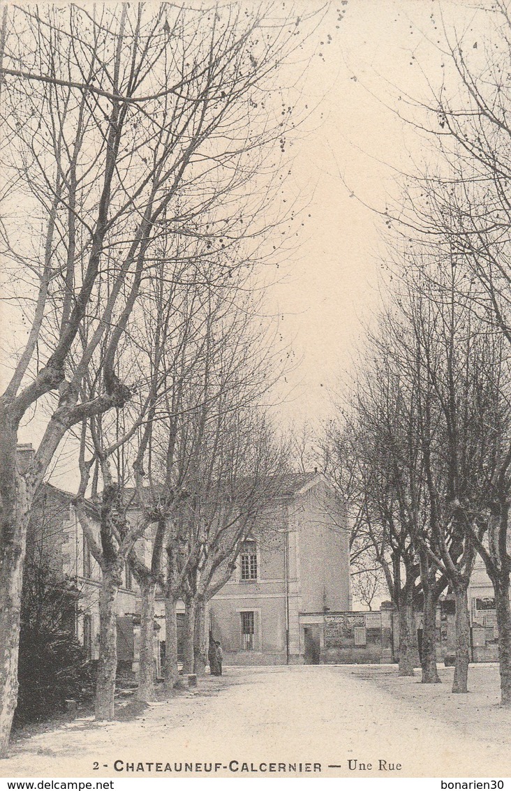 CPA 84  CHATEAUNEUF- CALCERNIER UNE RUE - Chateauneuf Du Pape