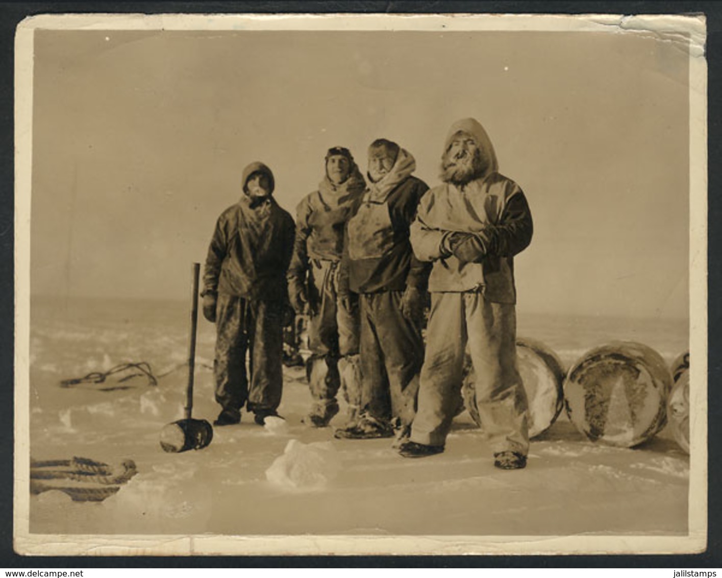 1219 WORLDWIDE: Old Photograph: Explorers Or Workers In Antarctica??, Very Interesting! - Other & Unclassified