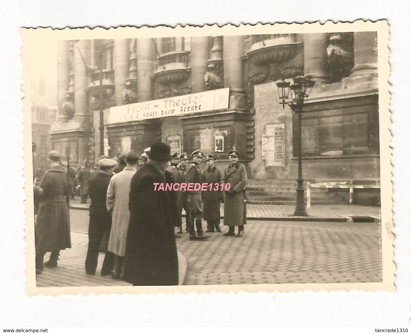 WW2 PHOTO ORIGINALE Soldats Allemands Devant Théâtre De CALAIS 62 - 1939-45
