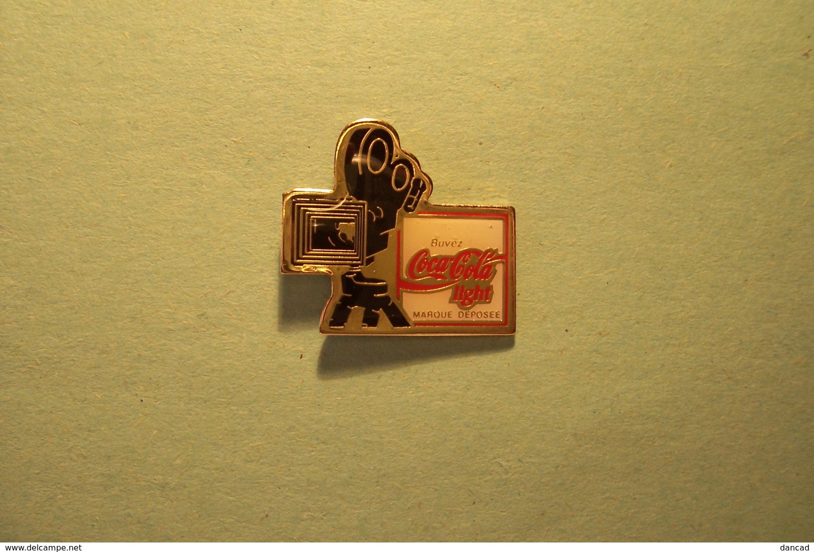 PIN'S   -  COCA - COLA  -CINEMA - Coca-Cola  Light - - Coca-Cola