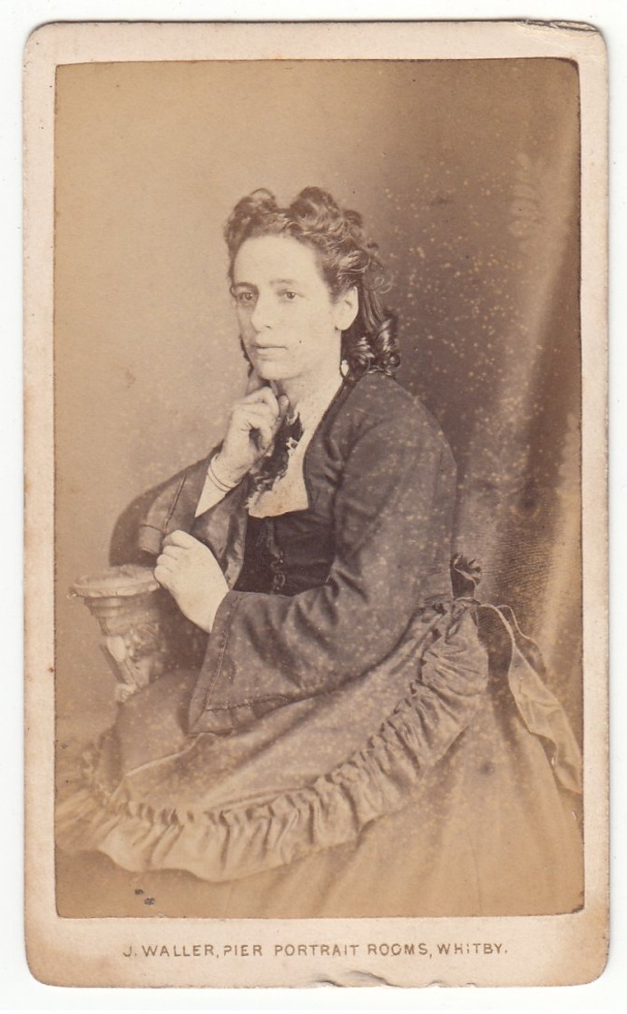 CDV Photo Um 1875-80 : Feine Junge Dame Mode Femme Lady - Fotograf: J. Waller, Whitby - Old (before 1900)