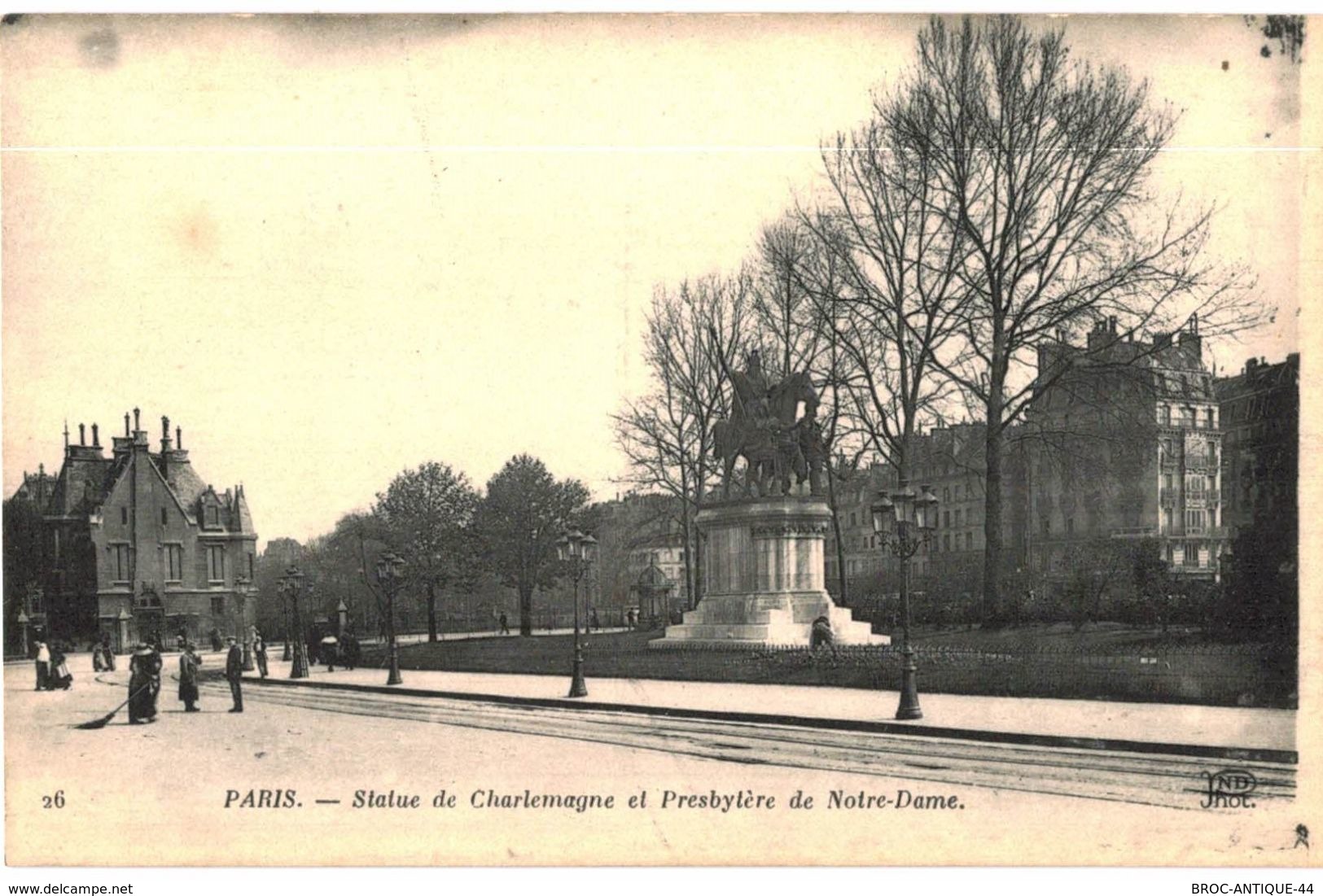 LOT N°435 - LOT DE + 200 CARTES DE NOTRE DAME DE PARIS - " LES ANCIENNES "