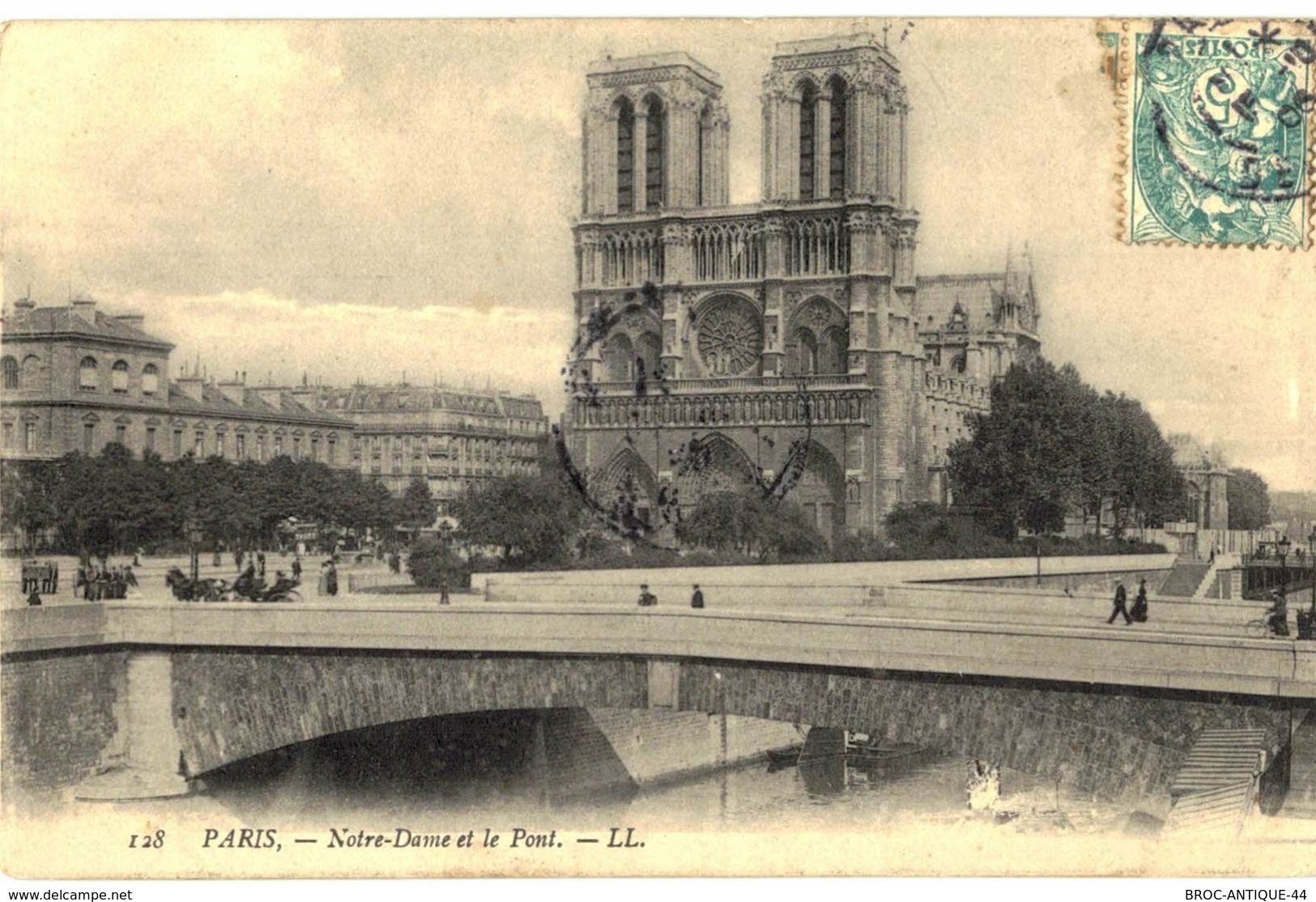 LOT N°435 - LOT DE + 200 CARTES DE NOTRE DAME DE PARIS - " LES ANCIENNES "