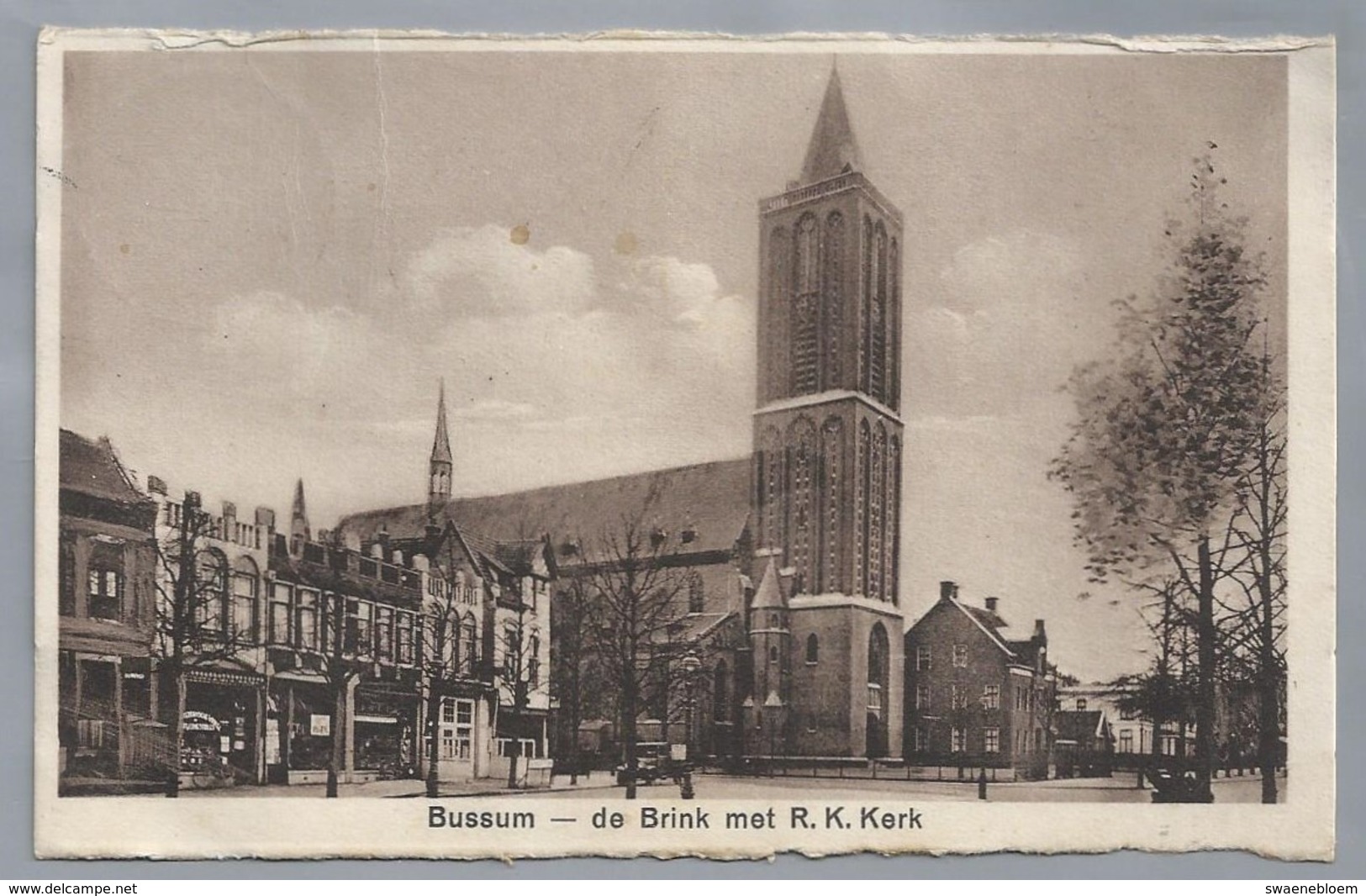 NL.- BUSSUM - De Brink Met R.K. Kerk. Vituskerk- Oude Auto. - Bussum
