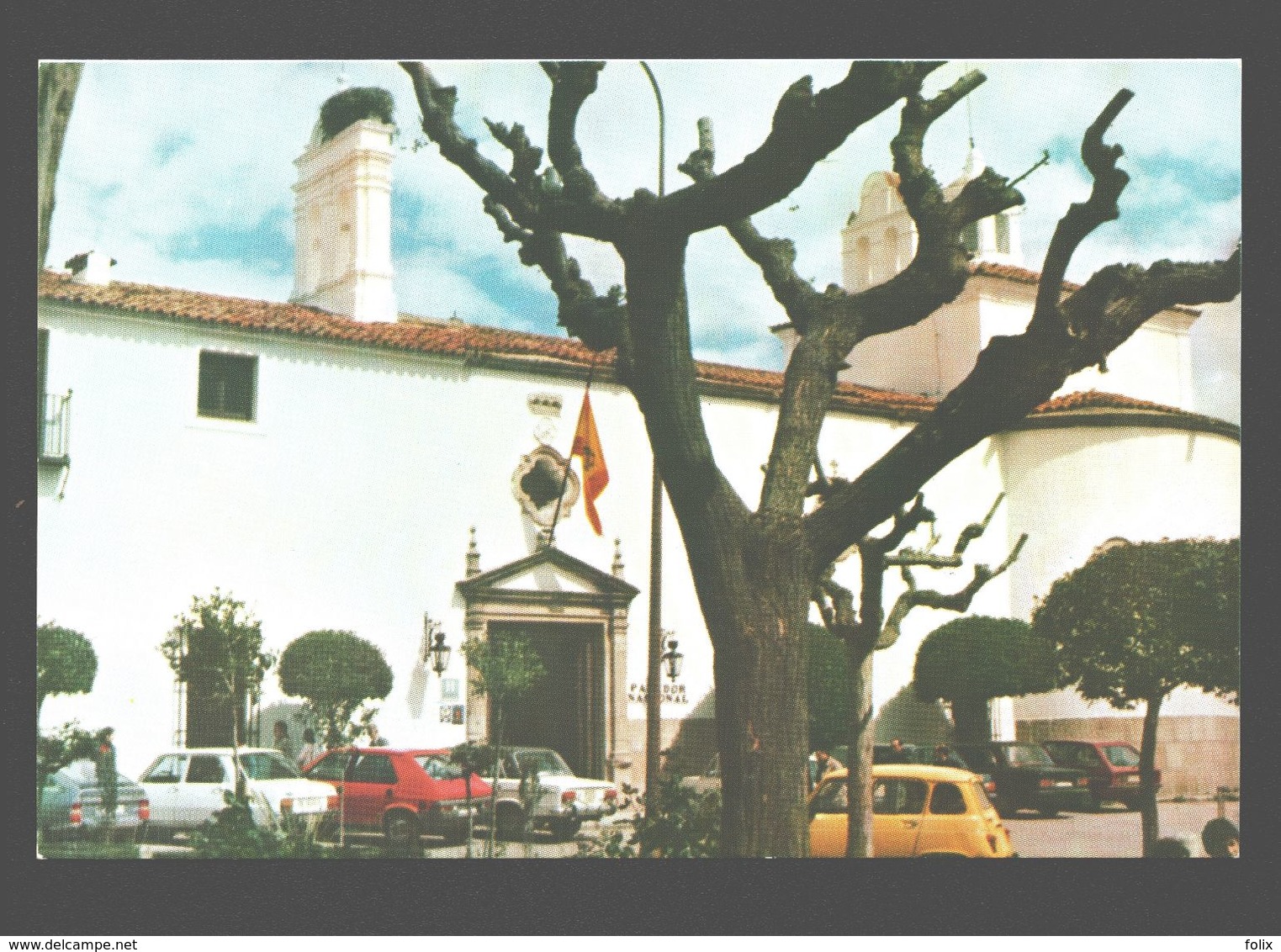 Merida - Parador Nacional Via De La Plata - Fachada Principal - Classic Cars Renault R4, ... - Mérida