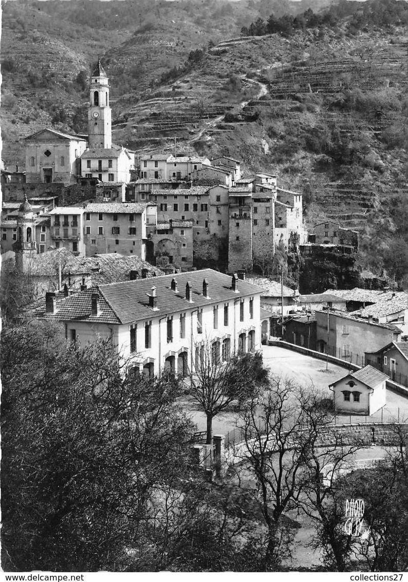 06-LUCERAM- L'ECOLE, AU SECOND PLAN LE VIEUX BOURG - Lucéram