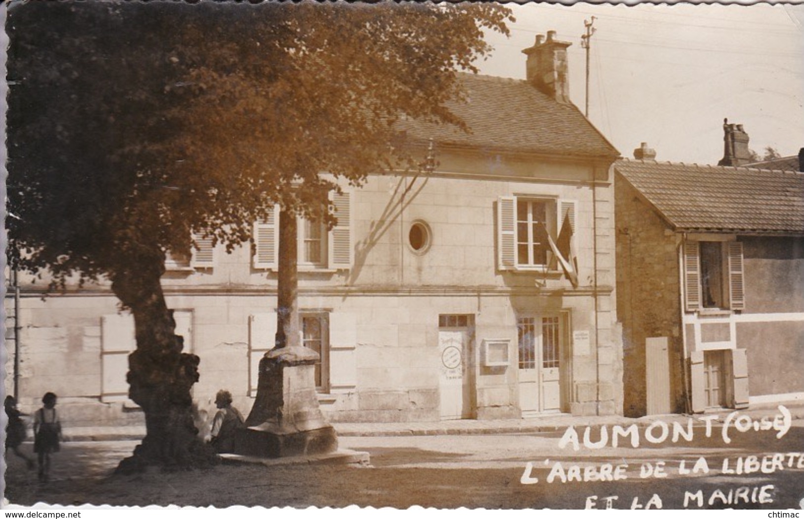 Aumont - L'arbre De La Liberté Et La Mairie - Other & Unclassified