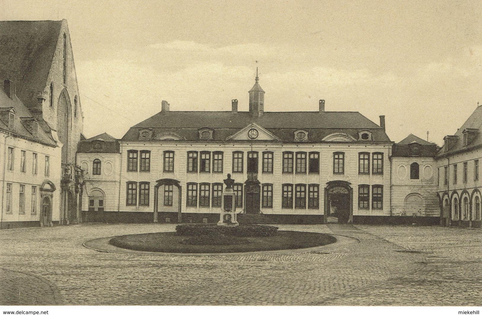 IXELLES-BRUXELLES-ABBAYE DE LA CAMBRE-COUR D'HONNEUR - Ixelles - Elsene