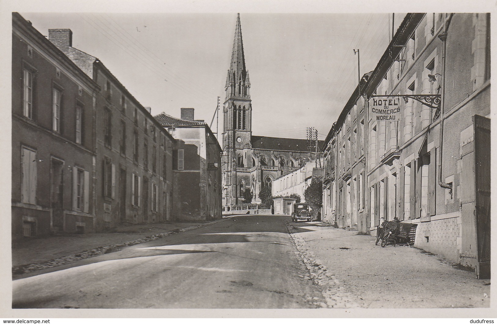 LA CHATAIGNERAIE     HOTEL DU COMMERCE ET EGLISE - La Chataigneraie