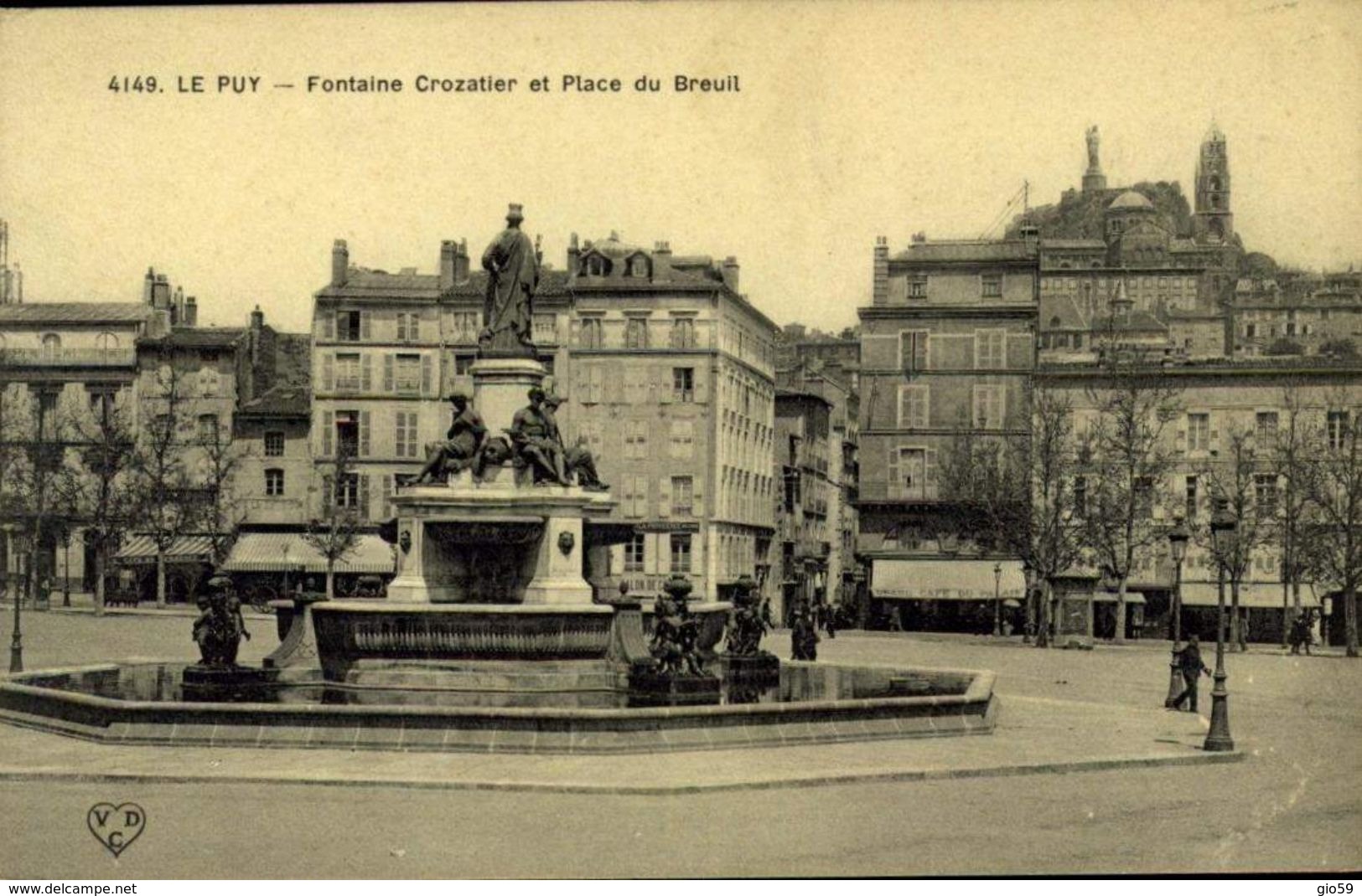 43 , LE PUY EN VELAY , Place Du Breuil Et Fontaine Crozatier / A 146 - Le Puy En Velay