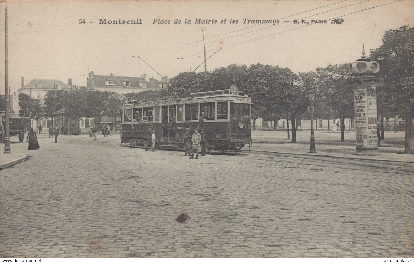 Montreuil : Place De La Mairie Et Les Tramways - Montreuil