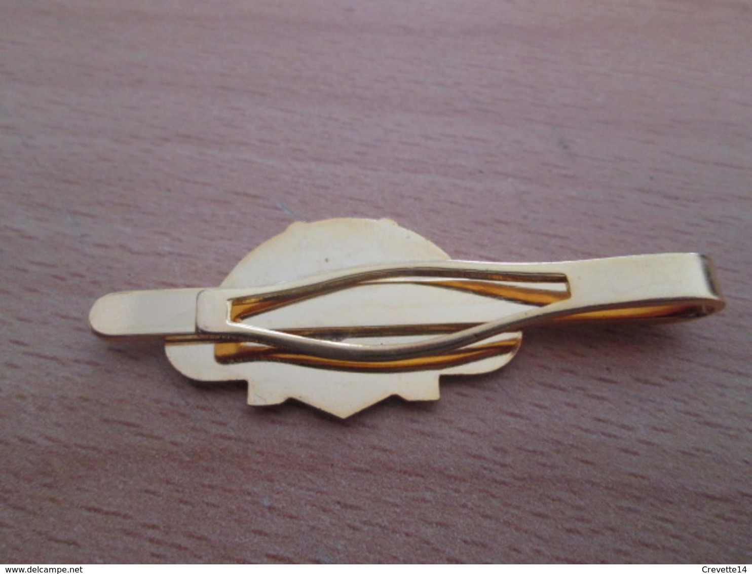 Etat Neuf : PINCE DE CRAVATE METAL JAUNE AVIRON OTAGO ROWING CLUB NEW-ZEALAND UNIVERSITY - Boutons De Col /de Manchettes