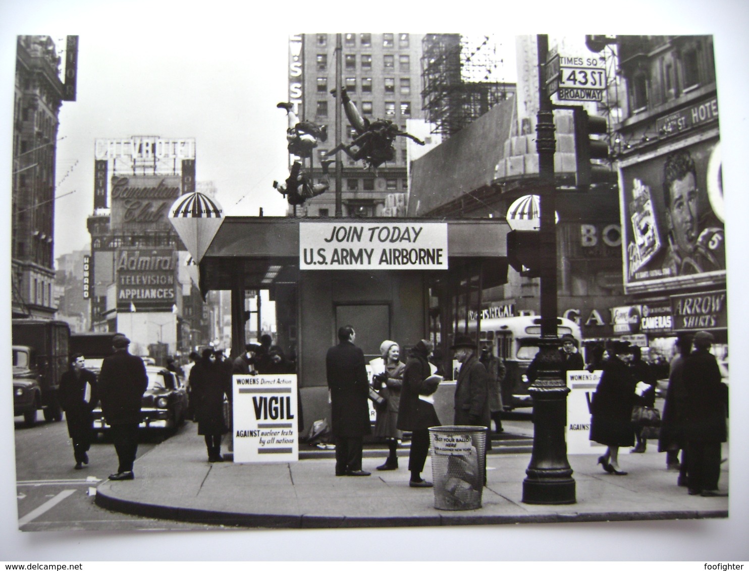 US New York: Brodway And Times Square, People, Traffic, Station With Banner JOIN TODAY U.S. ARMY AIRBORNE, 1960s Unused - Broadway