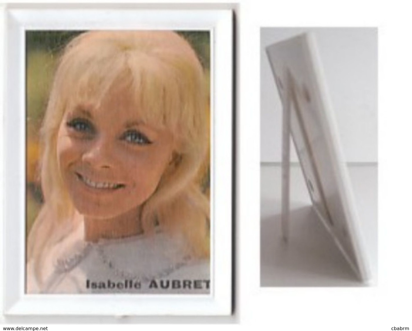 ISABELLE AUBRET Petite Carte Format Environ 5 X 7 Cm Dans Cadre Plastique - Other Products