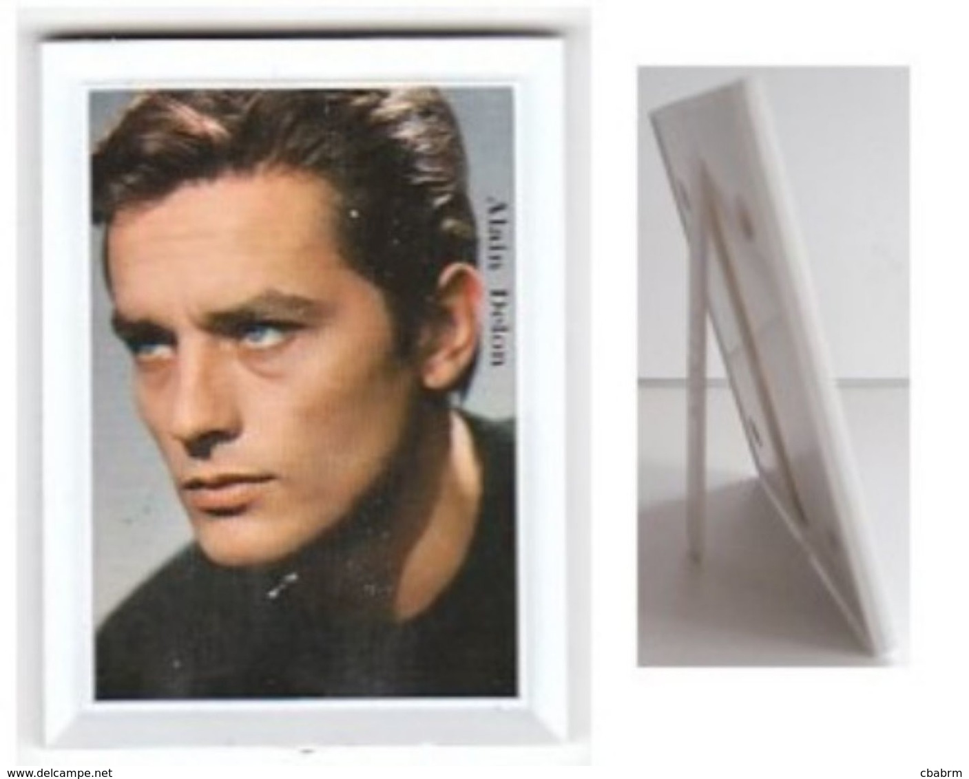 ALAIN DELON Petite Carte Format Environ 5 X 7 Cm Dans Cadre Plastique - Objets Dérivés