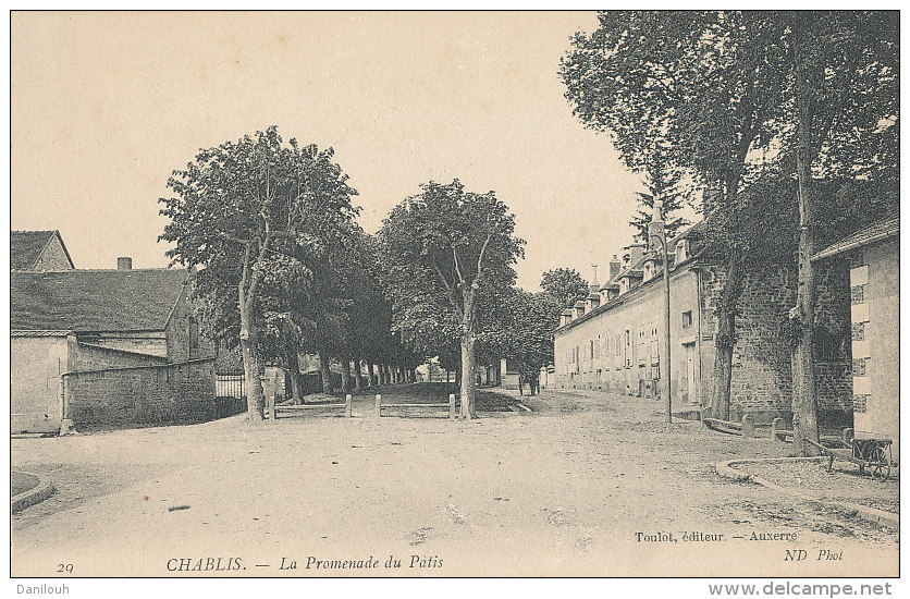 89 // CHABLIS    La Promenade Du Patis, Toulot édit  20 - Chablis