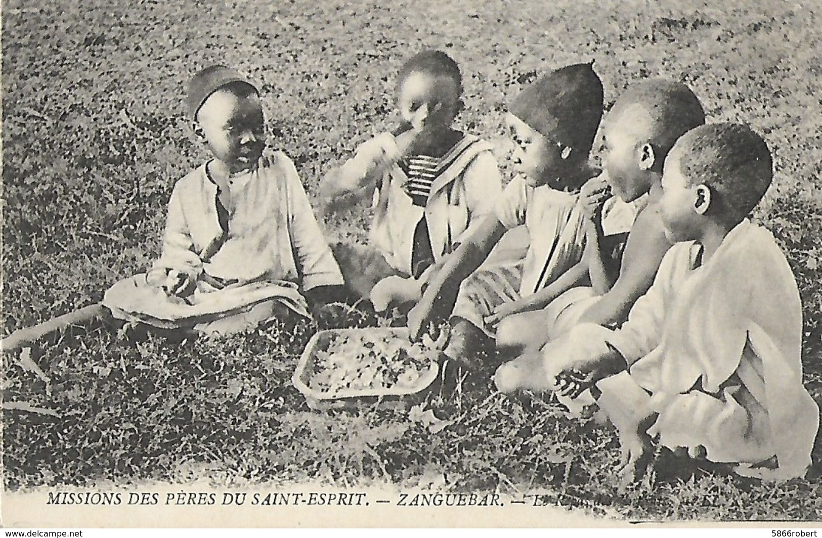 CARTE POSTALE ORIGINALE ANCIENNE : MISSIONS DES PERES DU SAINT ESPRIT AFRIQUE ORIENTALE ZANGUEBAR LE REPAS DU SOIR - Mosambik