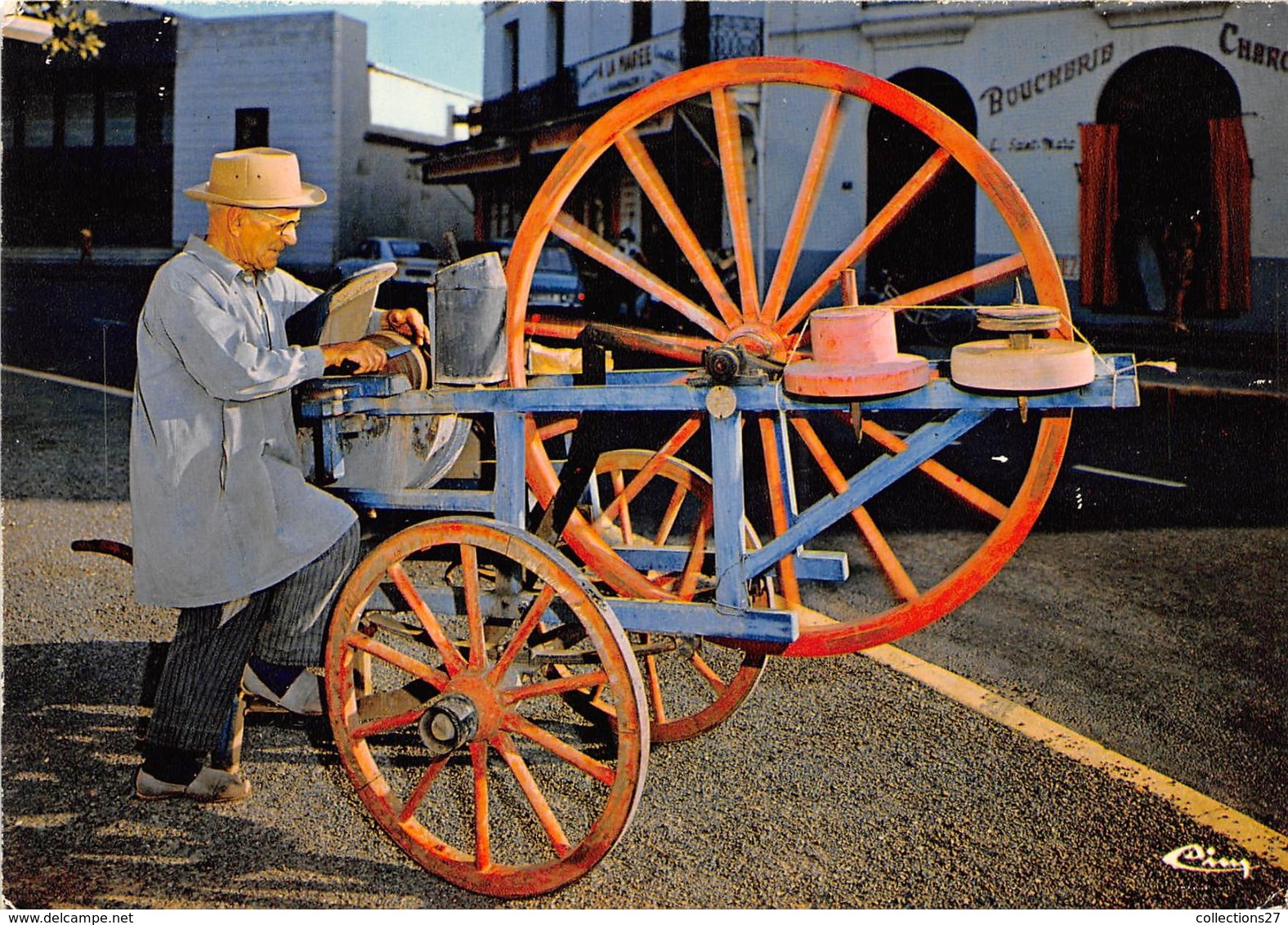 33-LESPARRE-MEDOC- LE REMOULEUR "EVARISTE" EN ACTION - Lesparre Medoc