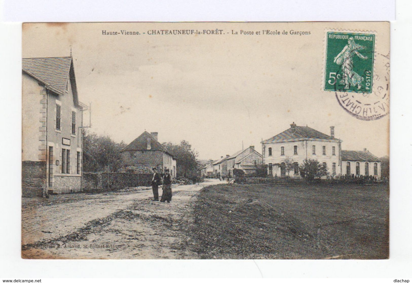 Haute Vienne. Châteauneuf La Forêt. La Poste Et L'école Des Garçons. (2582) - Chateauneuf La Foret