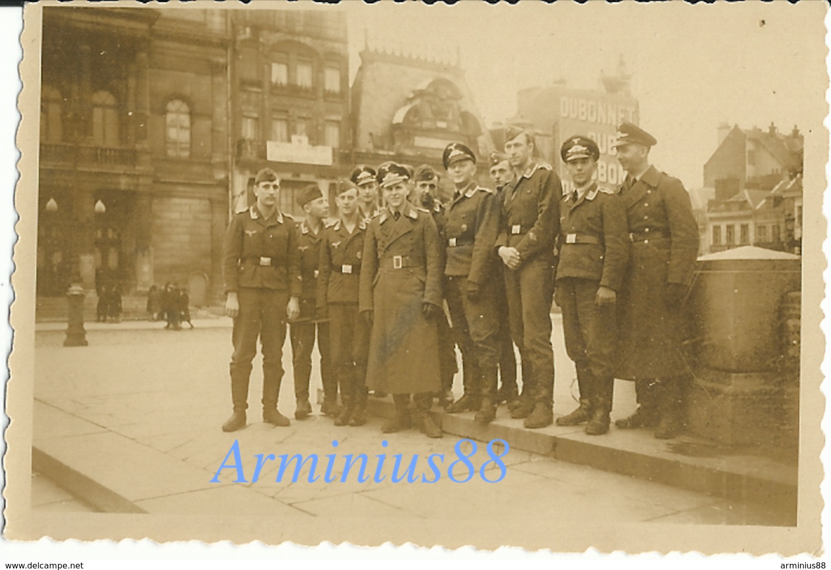 La France Sous L'occupation - Saint-Quentin - Aisne - Schwere Flak-Abteilung 695 - Place De L'hôtel De Ville, 25.12.1942 - Guerre, Militaire