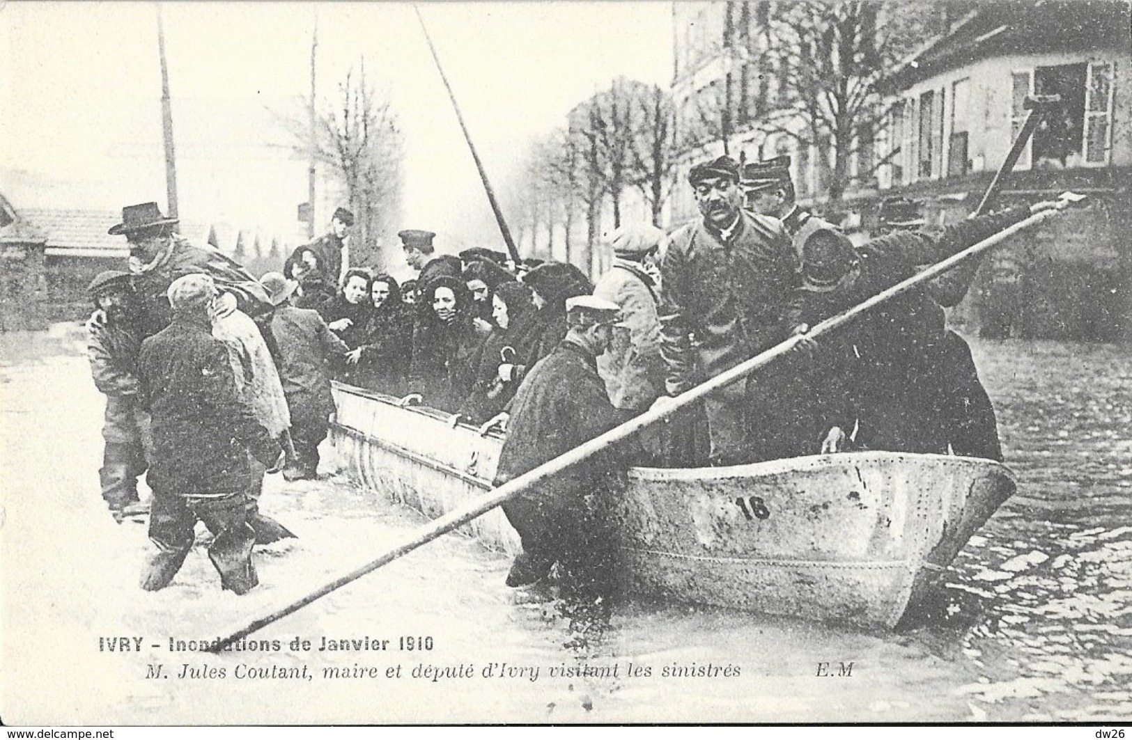 Ivry - Inondations De Janvier 1910 - M. Jules Coutant, Maire Et Député Visitant Les Sinistrés - Carte E.M. Non Circulée - Inondations