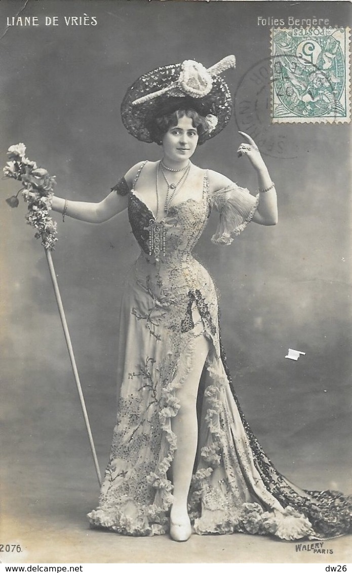 Folies Bergère: Liane De Vriès - Photo Walery - Carte N° 2076 - Artisti