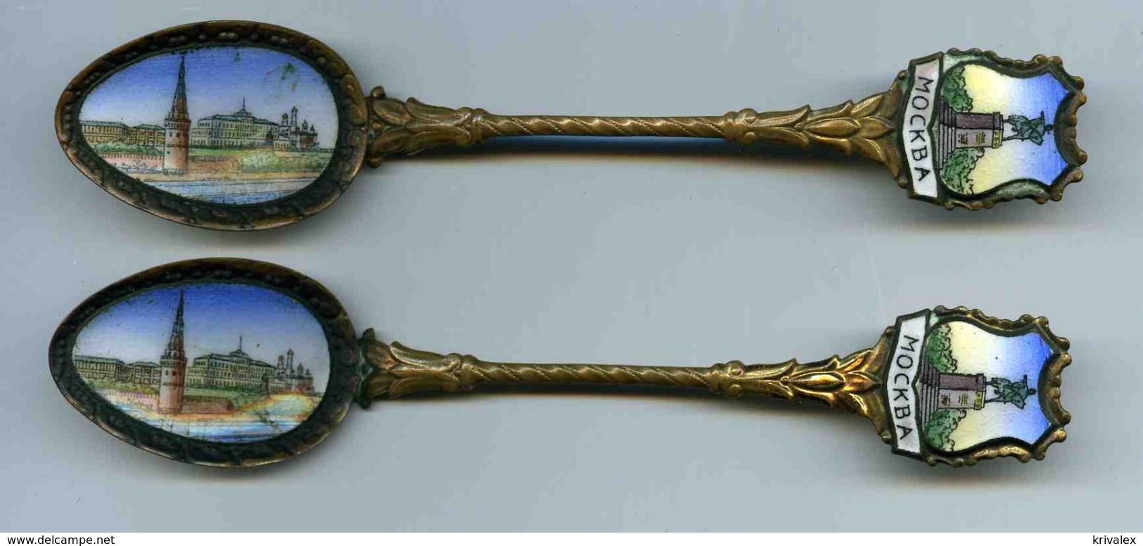 Souvenir Bronze Spoons - With Image Of Moscow Kremlin - Cuillers