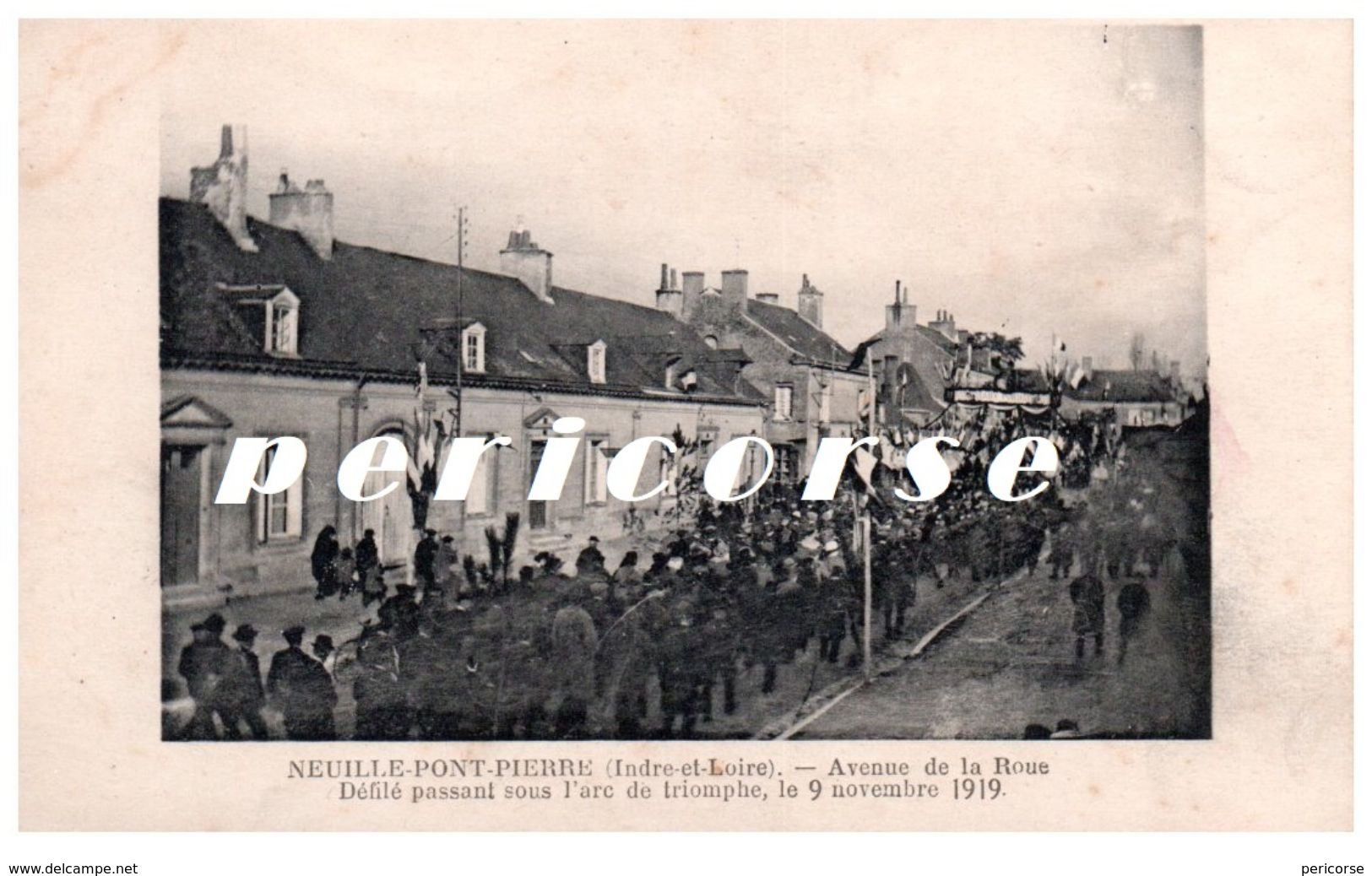 37  Neuillé Pont De Pierre  Avenue De La Roue Défilé Passant Sous L'arc De Triomphe Le 9 Novembre 1919 - Neuillé-Pont-Pierre