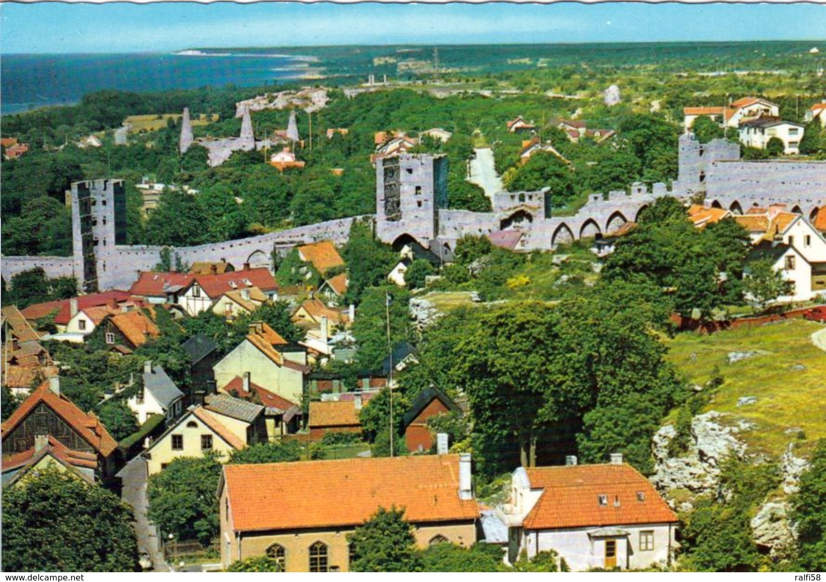 1 AK Schweden * Blick Auf Visby + Die Mittelalterliche Stadtmauer Auf Der Insel Gotland  Seit 1995 UNESCO Weltkulturerbe - Sweden