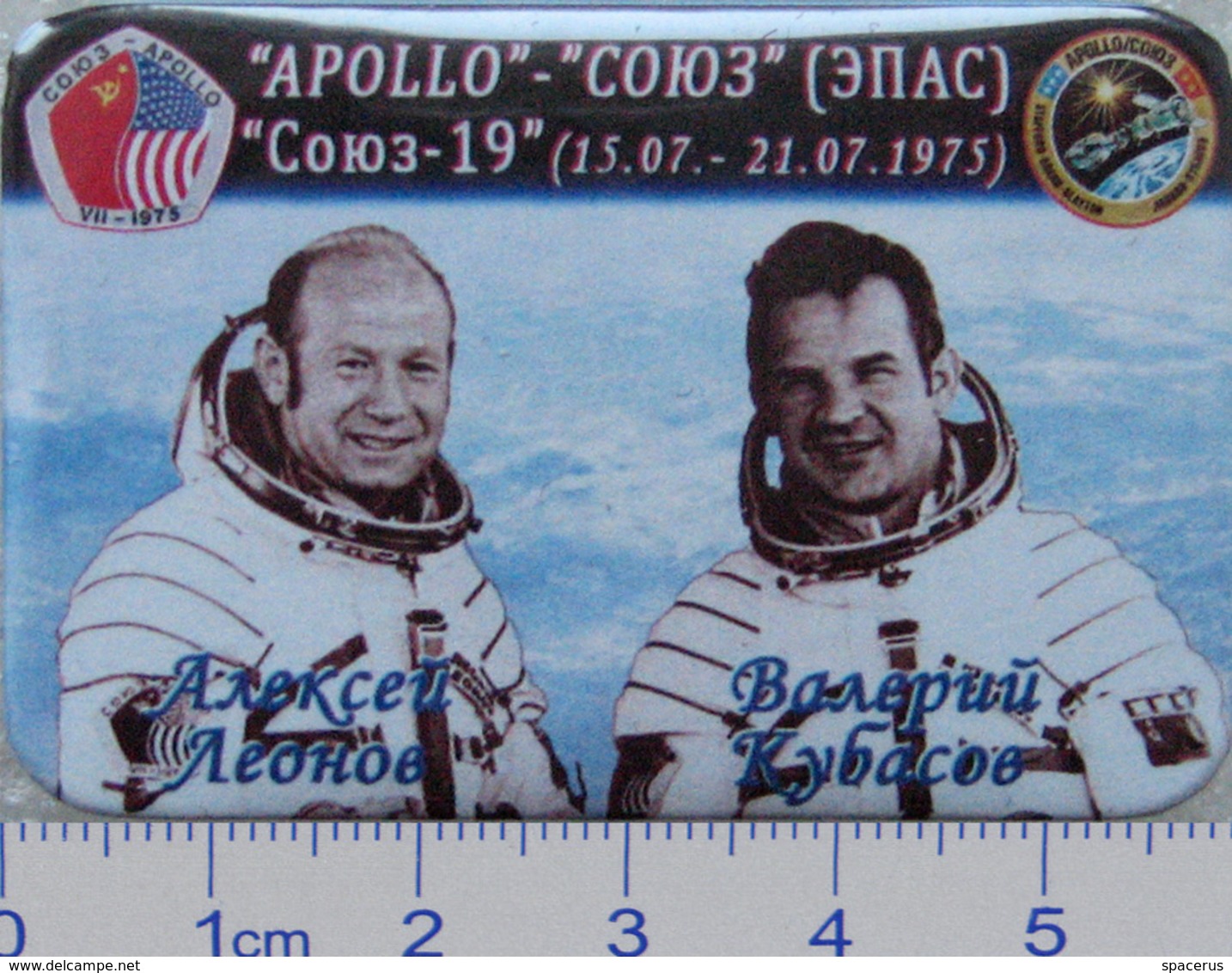 287-4 Space Russian Badge Button Pin Soyuz-Apollo - Space