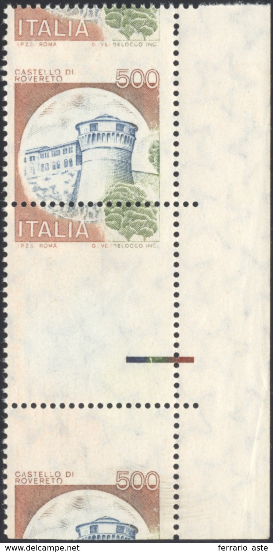2054 1980 - 500 Lire Castelli D'Italia (1522), Coppia Verticale Con Interspazio Di Gruppo, Dentellatura O... - Autres & Non Classés