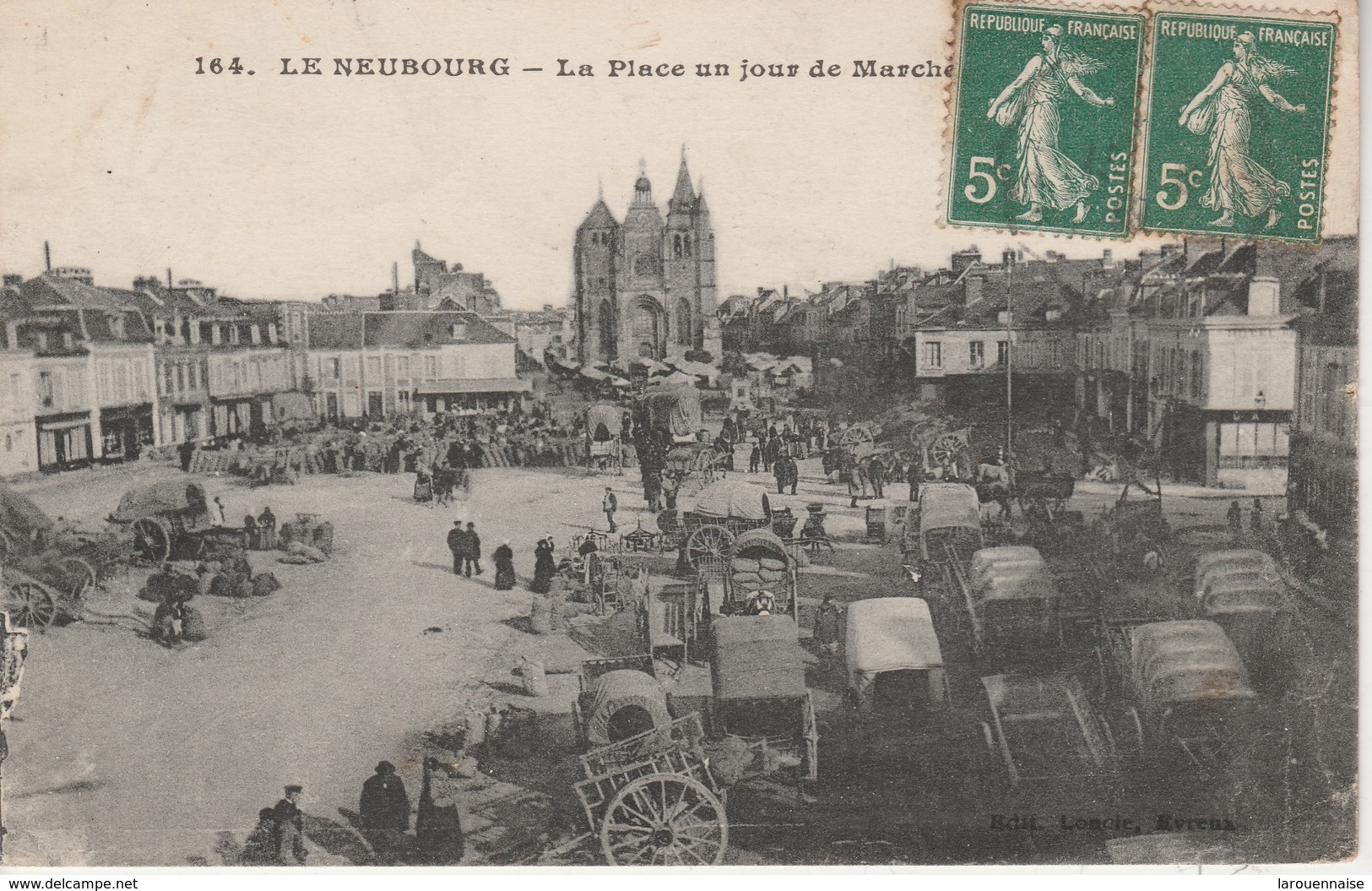 27 - LE NEUBOURG - La Place Un Jour De Marché (partie Ouest ) - Le Neubourg