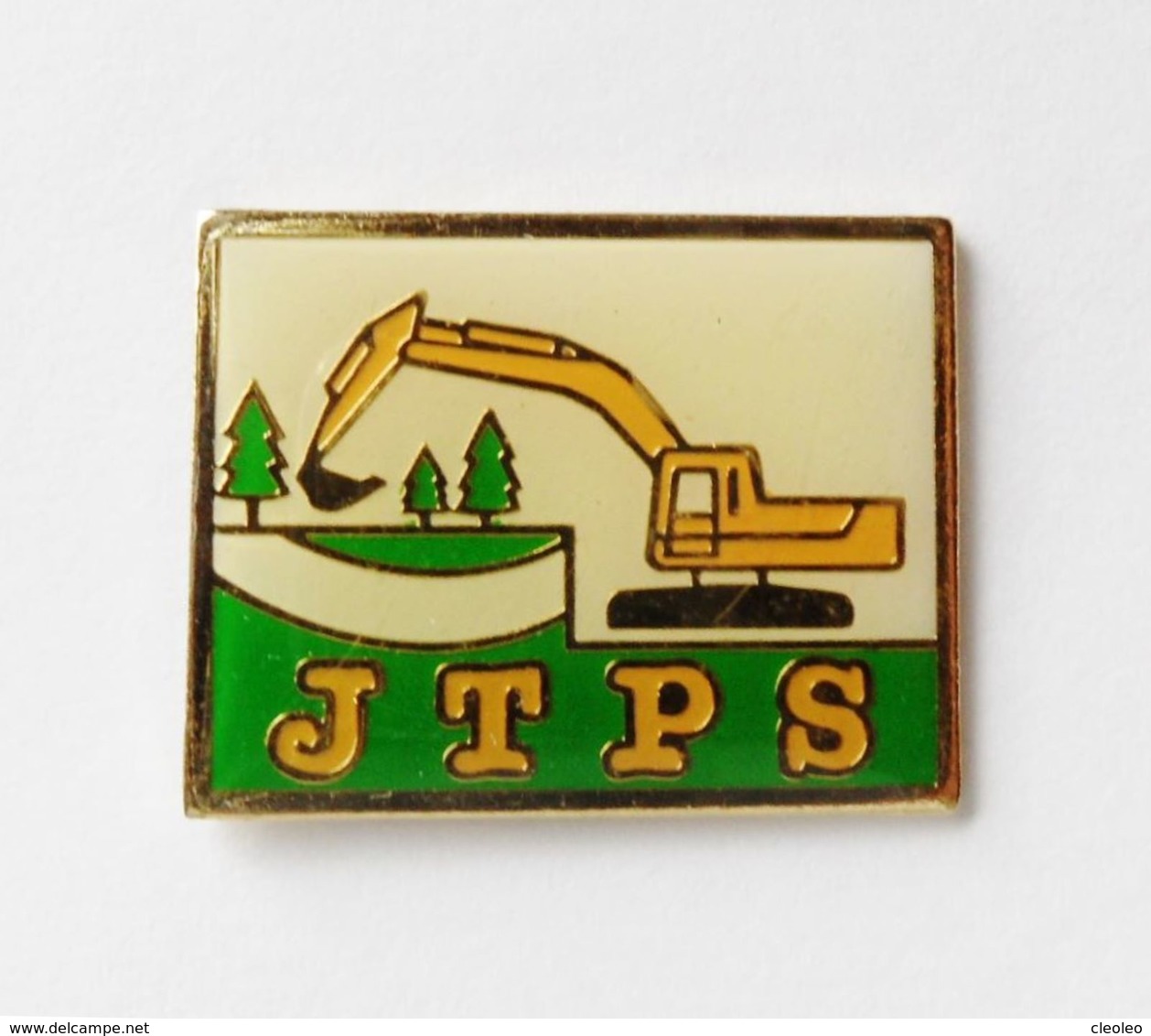 Pin's JTPS Engin De Terrassement Travaux Grue De Chantier - A0 - Otros & Sin Clasificación