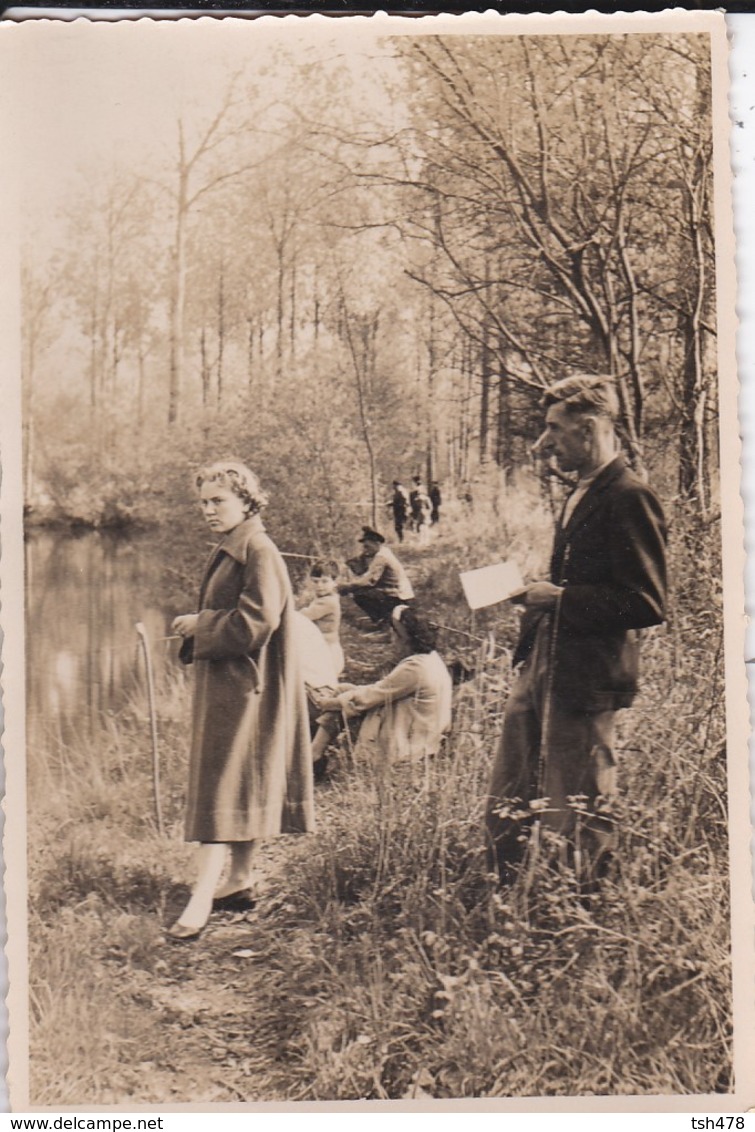 PHOTO En Famille ( Un Dimanche Au Bord De L'eau )--- Voir 2 Scans - Unclassified