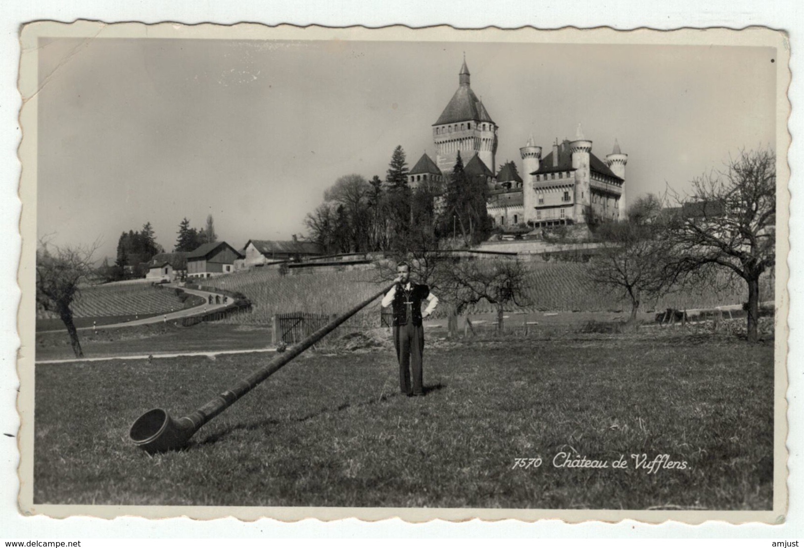 Suisse // Schweiz // Switzerland //  Vaud // Château De Vufflens Et Joueur De Cor Des Alpes - Autres & Non Classés