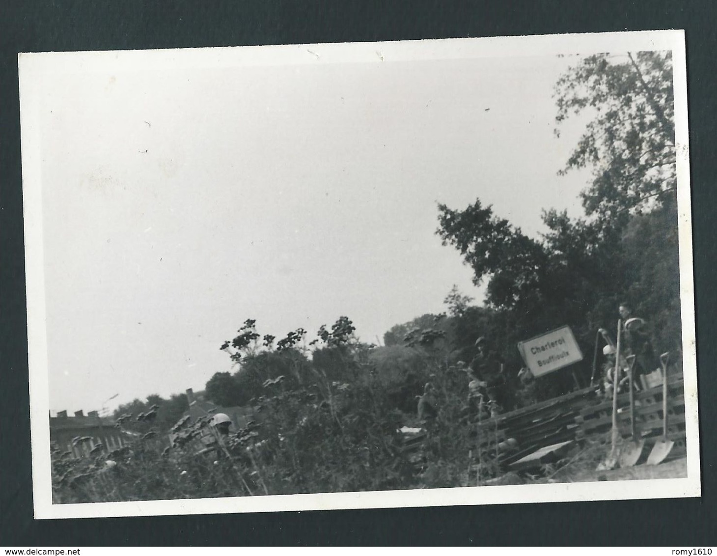 Entre Charleroi Et Bouffioulx. Petite Photo. Militaires, Travaux? 2 Scans. - Châtelet