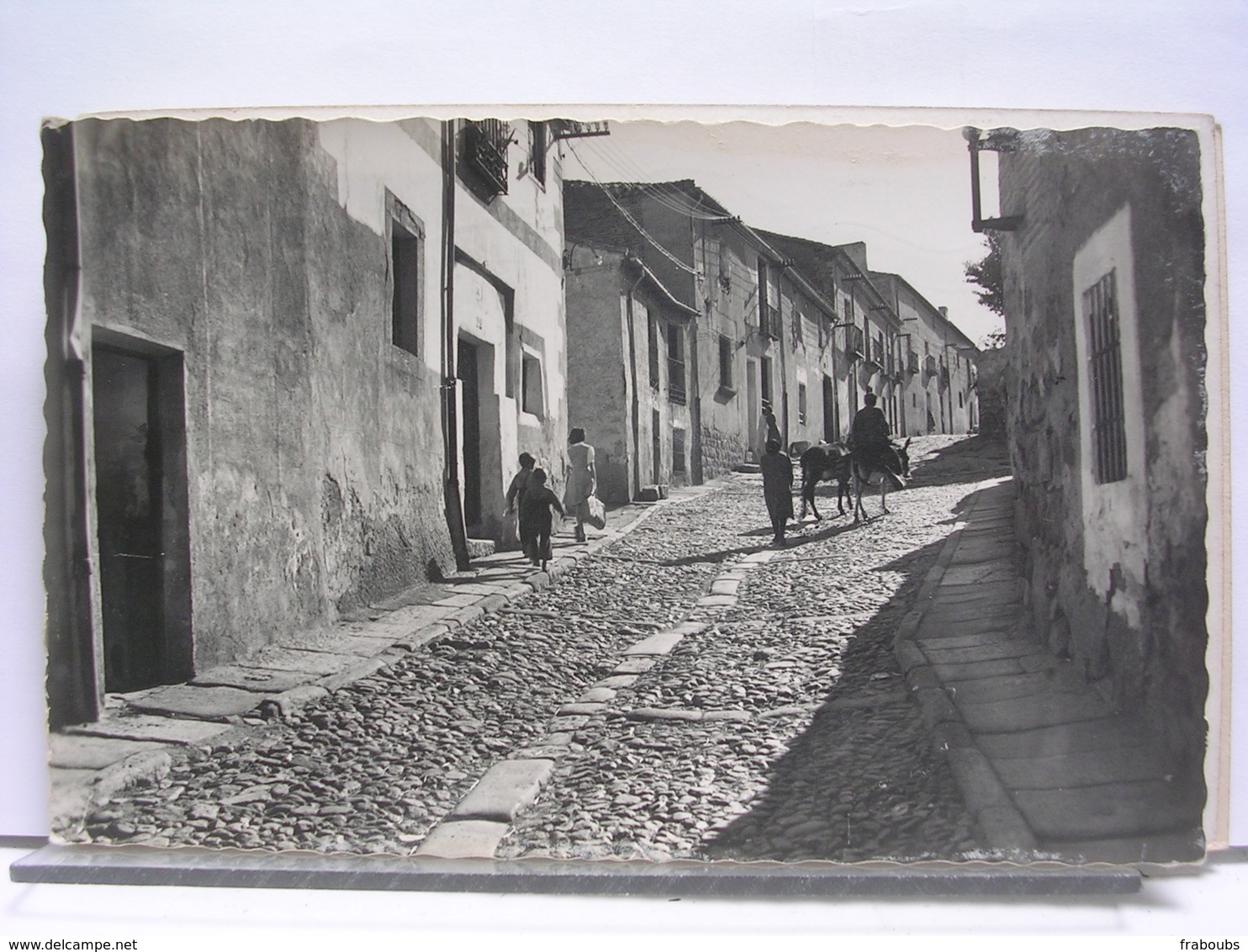 ESPAGNE - AVILA - UNA CALLE TIPICA - ANIMEE - 1957 - Ávila