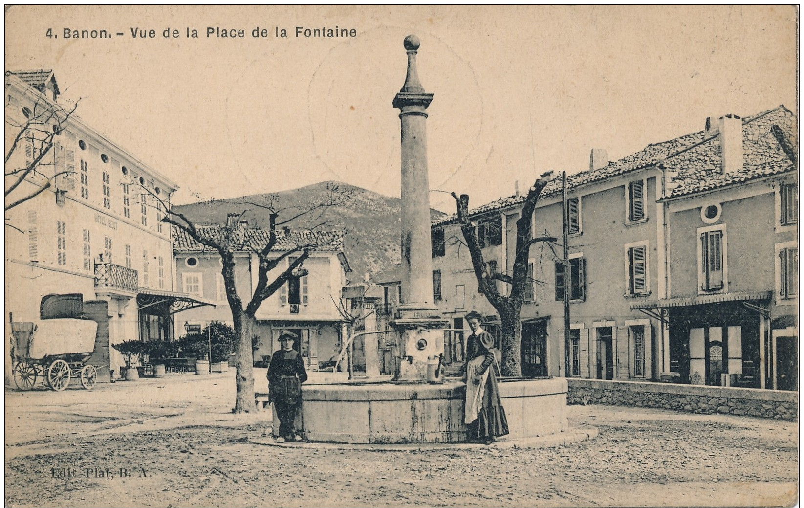 H101 - 04 - BANON - Alpes-de-Haute-Provence - Vue De La Place De La Fontaine - Other & Unclassified