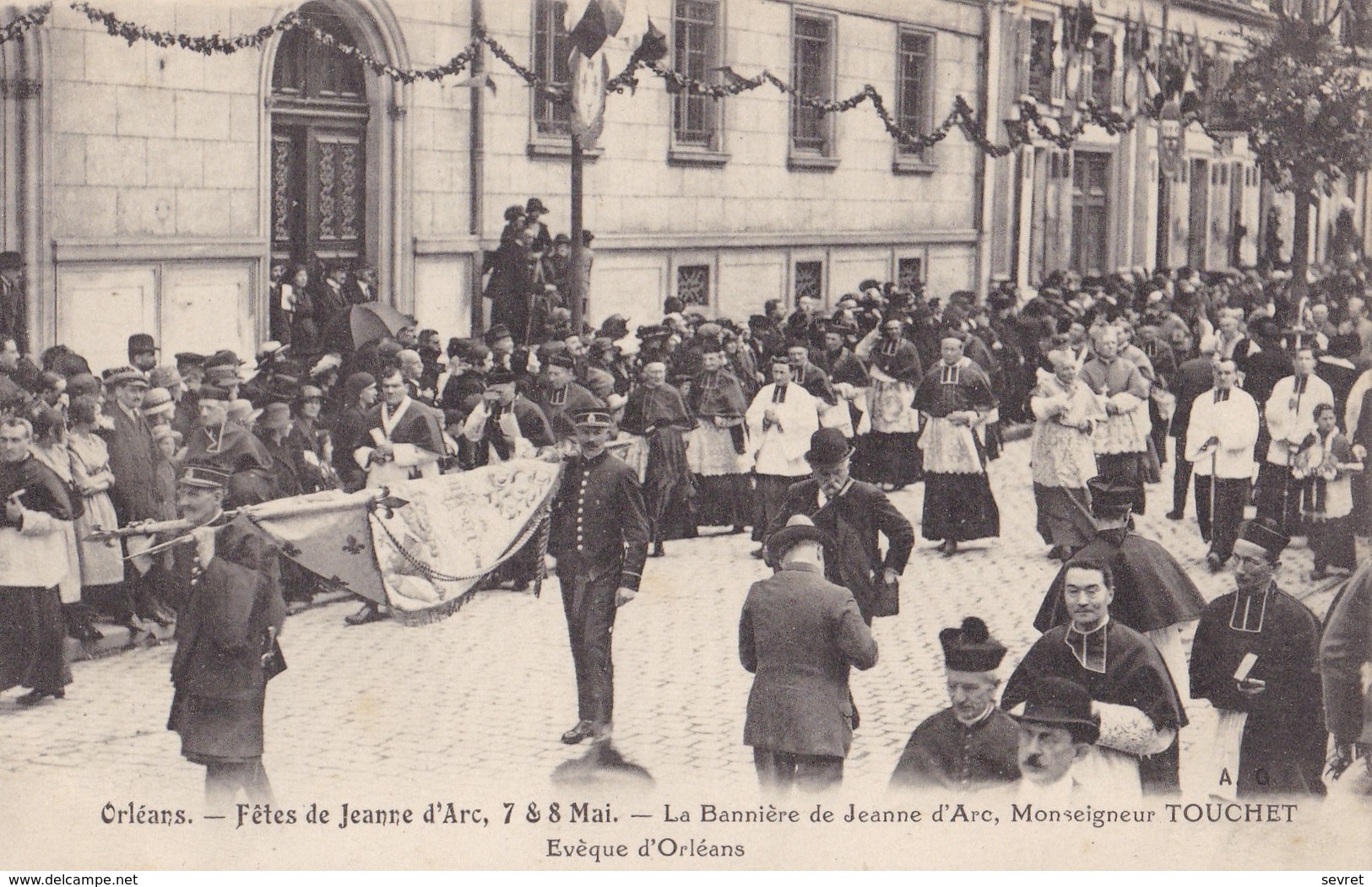 ORLEANS. - Fêtes De Jeanne D'Arc. - Monseigneur TOUCHET Evêque D'Orléans. La Bannière De Jeanne D'Arc - Orleans