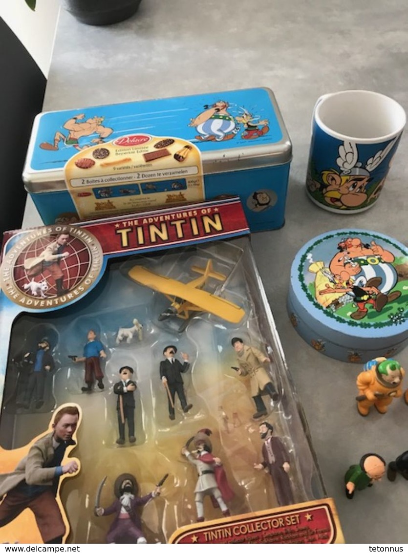 GROS LOT DE FIGURINES ET DIVERS TINTIN ASTERIX SPIROU STROUMPH Etc... - Lots De Plusieurs BD