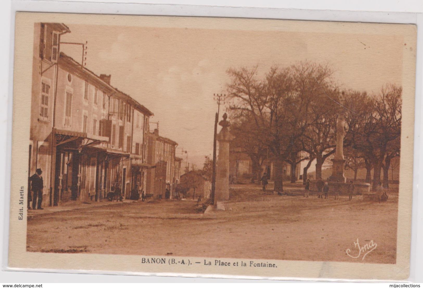 Cpa 04-2 BANON - La Place Et La Fontaine-statue-petite Animation Enfants-bar - Autres & Non Classés