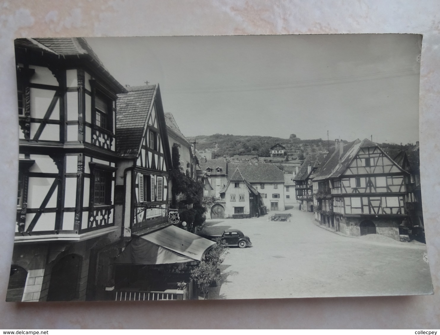 CPSM OBERNAI ?? Vue D'une Place Photographe Charles Jaeck - Autres & Non Classés