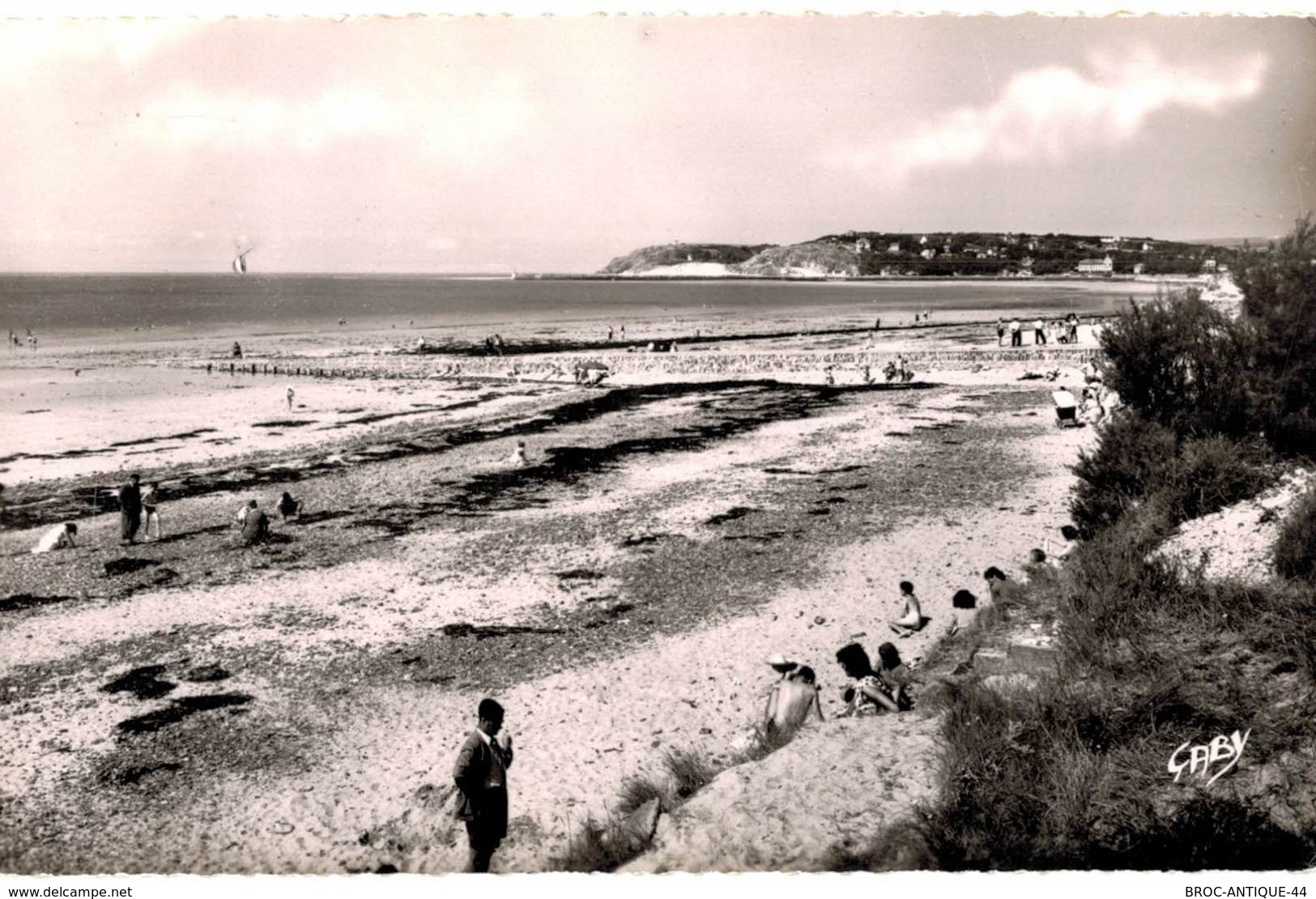 CPA N°21181 - BARNEVILLE SUR MER - LA PLAGE AU FOND CARTERET - Barneville