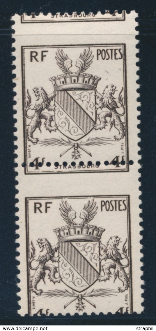 ** N°735 - Paire Vertic. - Piquage à Cheval - TB - Unused Stamps
