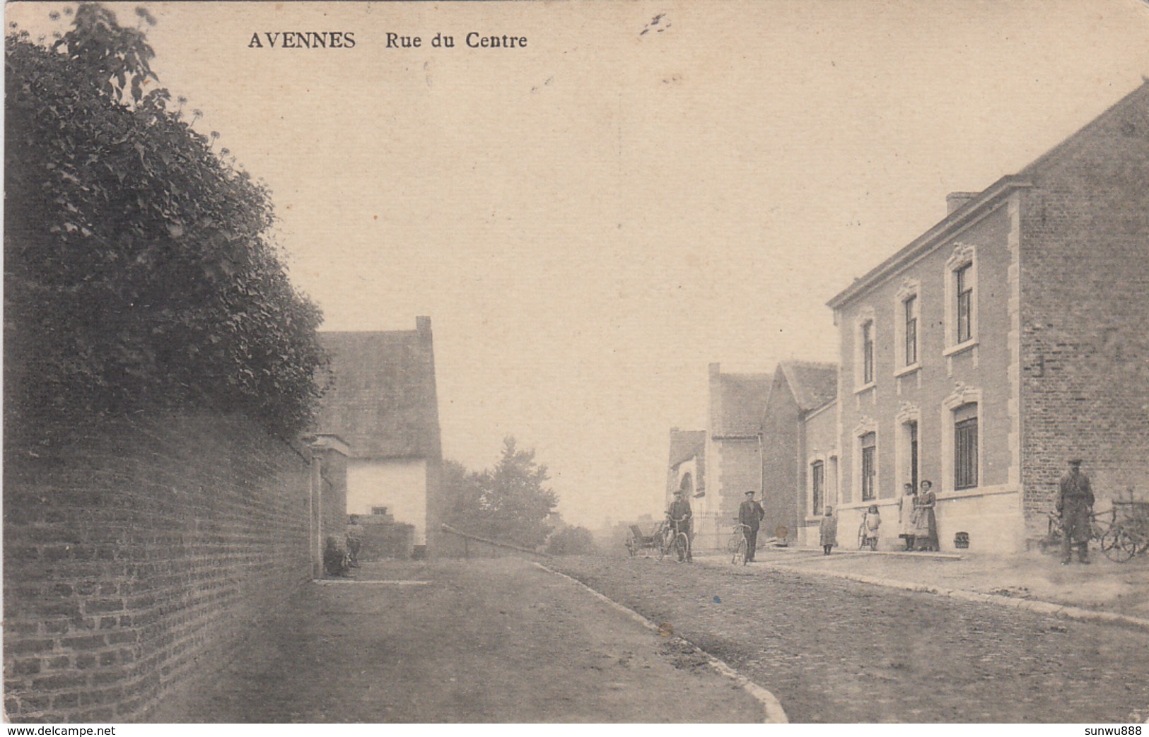 Avennes - Rue Du Centre (animée, Vélos, Engins Agricoles, 1931, Edit. Henri Kaquet) - Braives