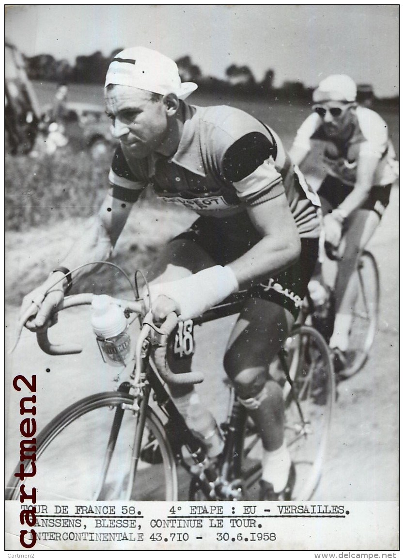 PHOTOGRAPHIE ANCIENNNE TOUR DE FRANCE 1958 EU-VERSAILLES JANSSENS BLESSE CYCLISME SPORT CYCLISTE - Sports