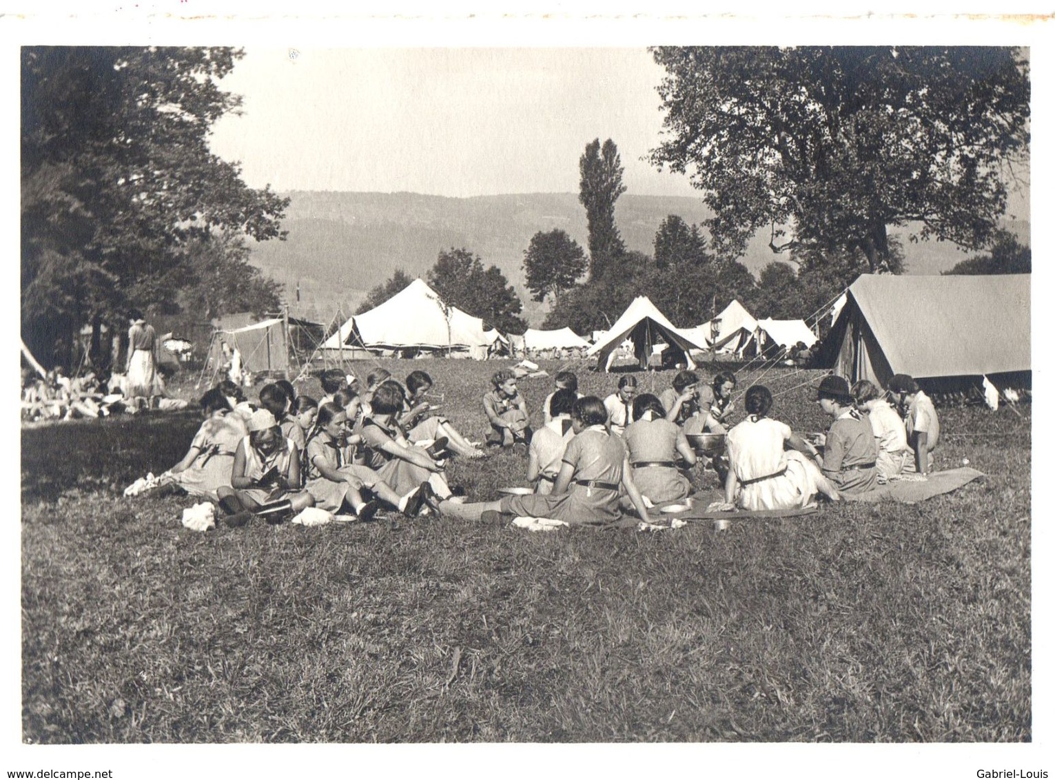 Fédération Des Eclaireuses Suisses - Au Camp - Bund Schweizerischer Pfadfinderinnen (carte 10 X 15 ) - Non Circulé - Scouting