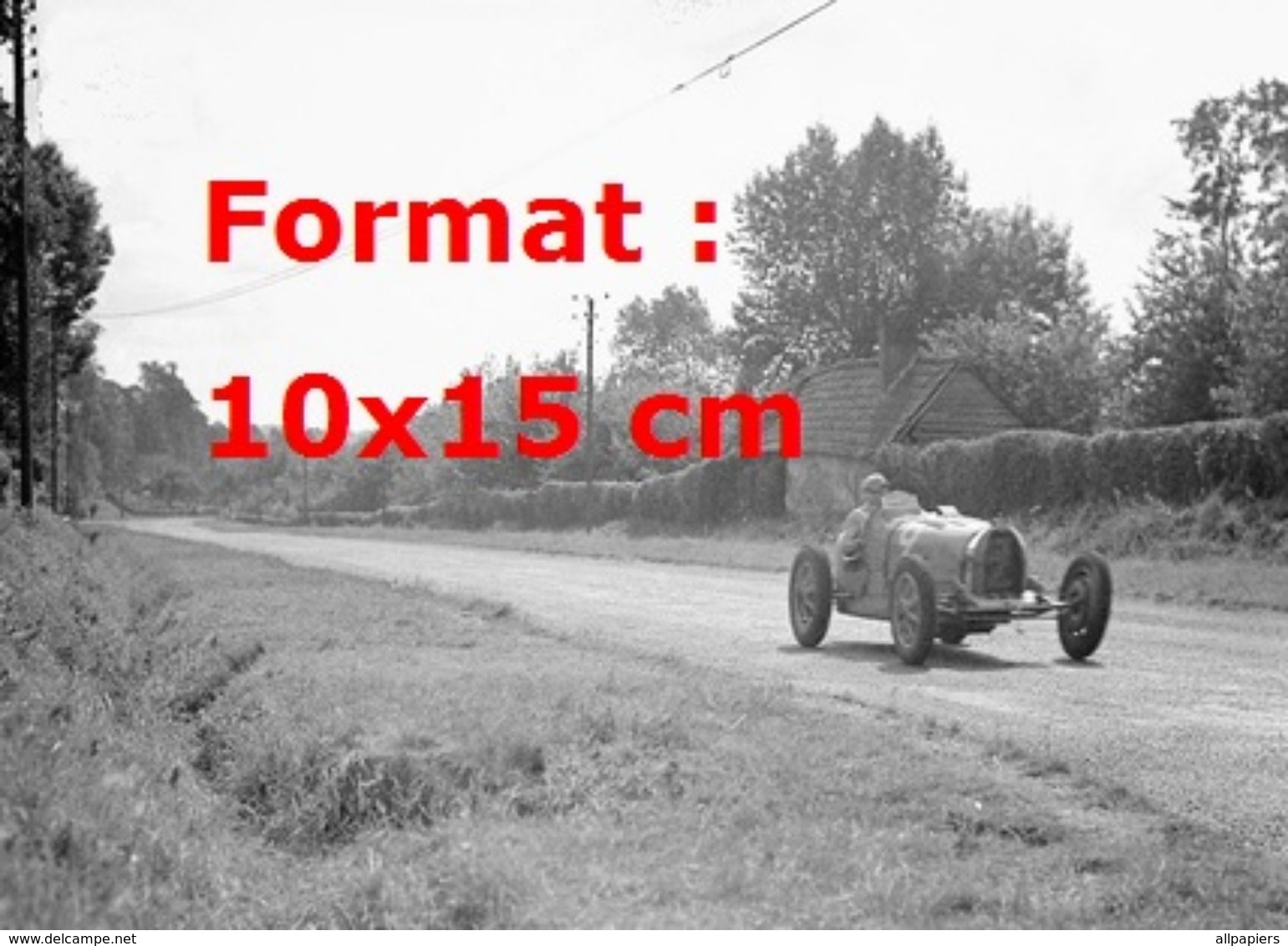 Reproduction D'une Photographie Ancienne D'une Bugatti En Course Au Grand Prix De Dieppe En 1934 - Autres & Non Classés