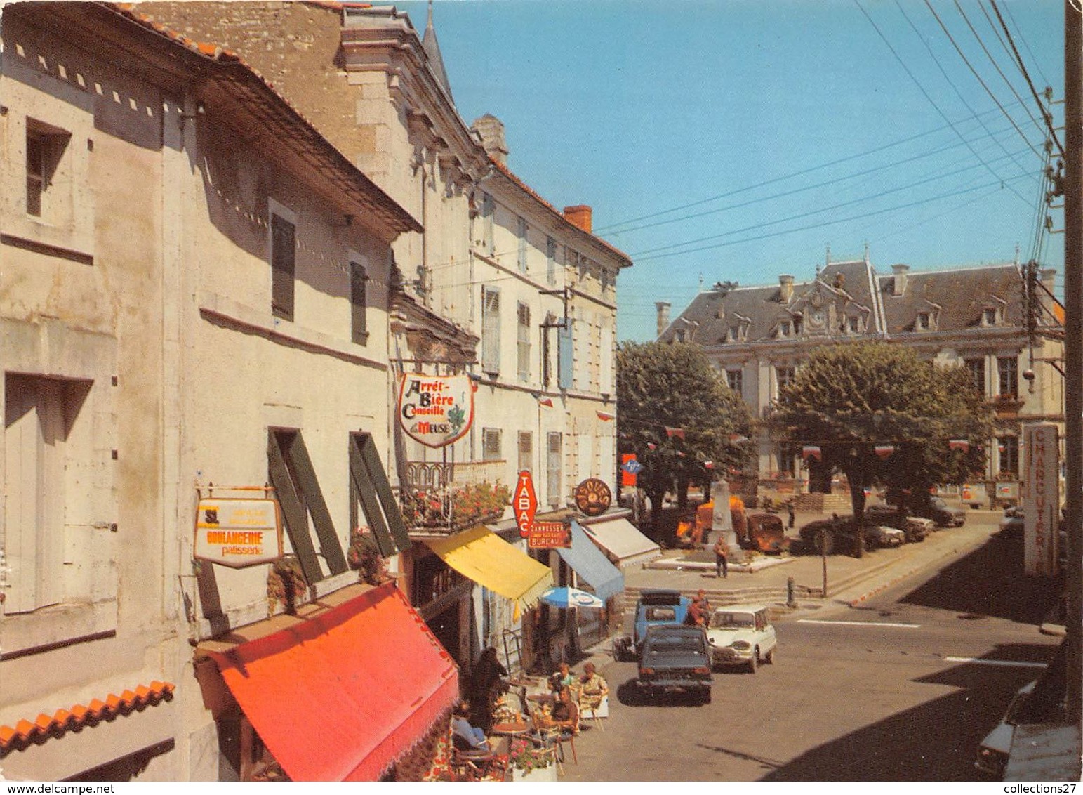 16-MANSLE- LA MAIRIE ET LE MONUMENT AUX MORTS - Mansle