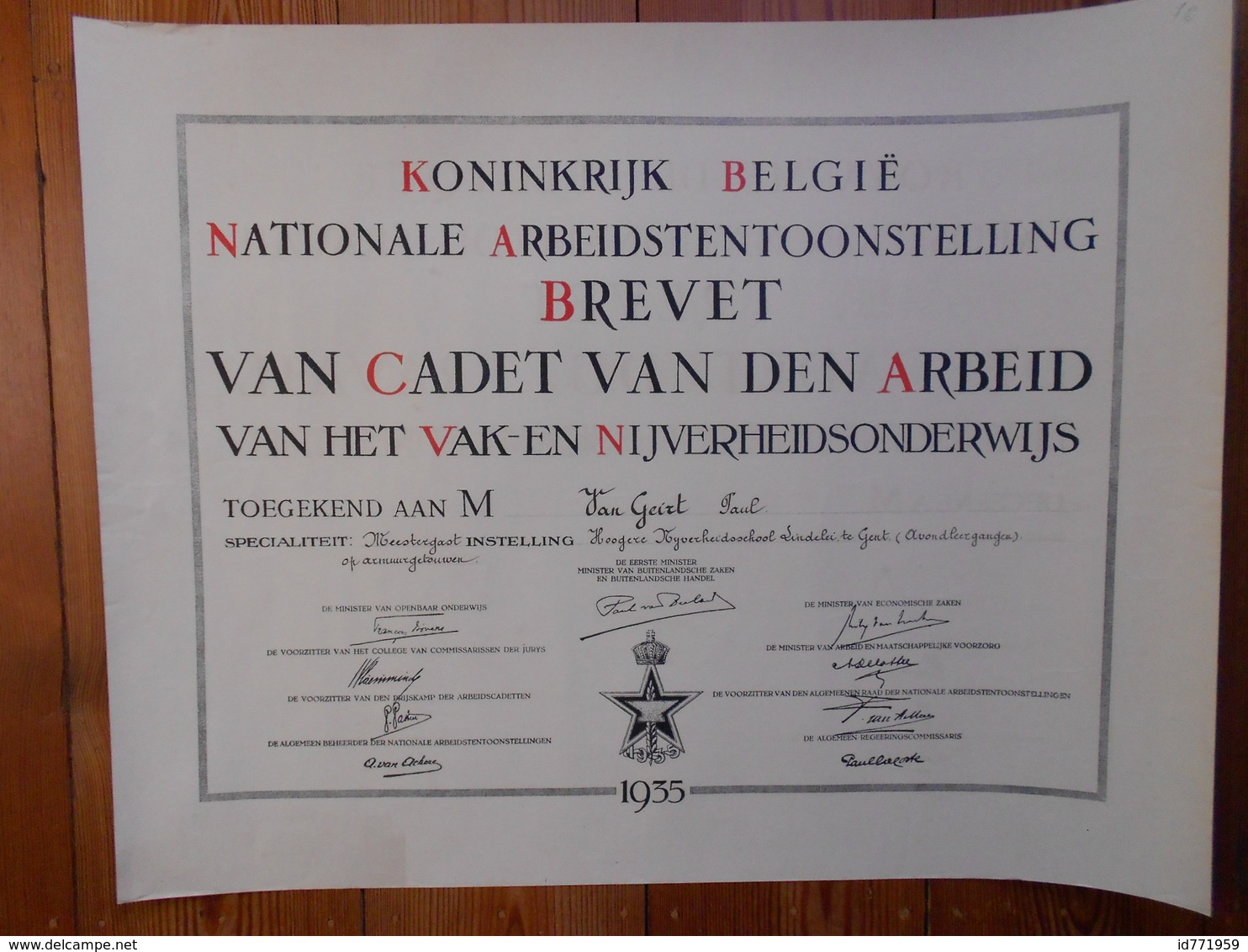 Nijverheisschool Te Gent 1935 Brevet Cadet Van Den Arbeid Van Geirt Paul Geboren Dendermonde 1910 46,5cm Op 59cm - Diplômes & Bulletins Scolaires